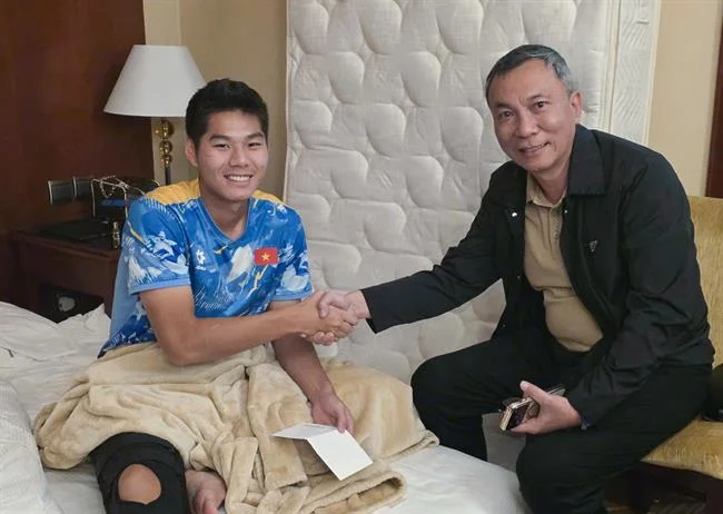 Hình ảnh minh họa các quyền của người dùng đối với dữ liệu cá nhân, với các biểu tượng kiểm soát và bảo vệ.